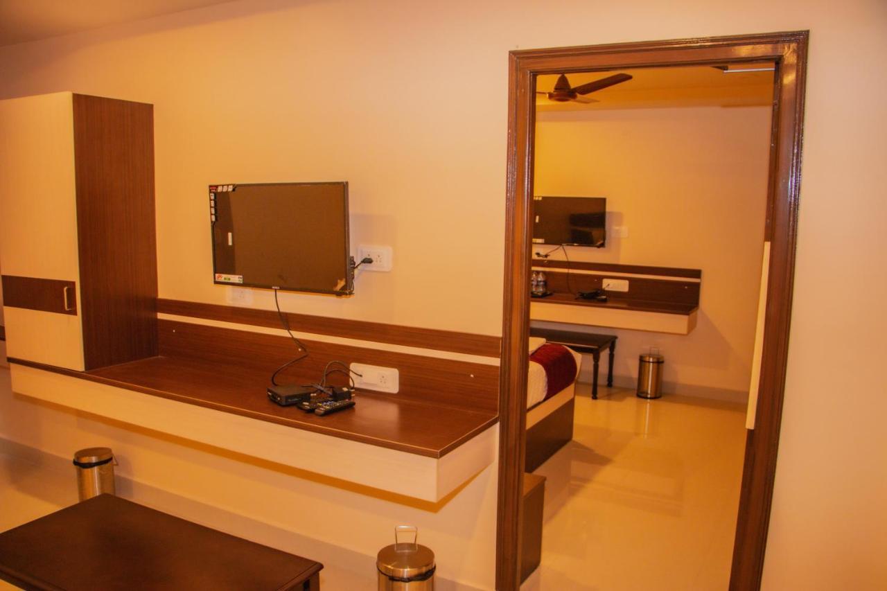 Hotel Mountview Comforts Tirupati Eksteriør bilde