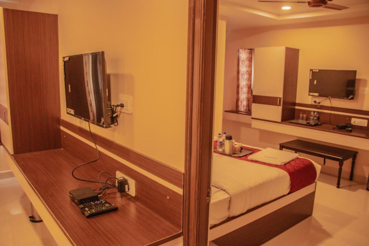 Hotel Mountview Comforts Tirupati Eksteriør bilde