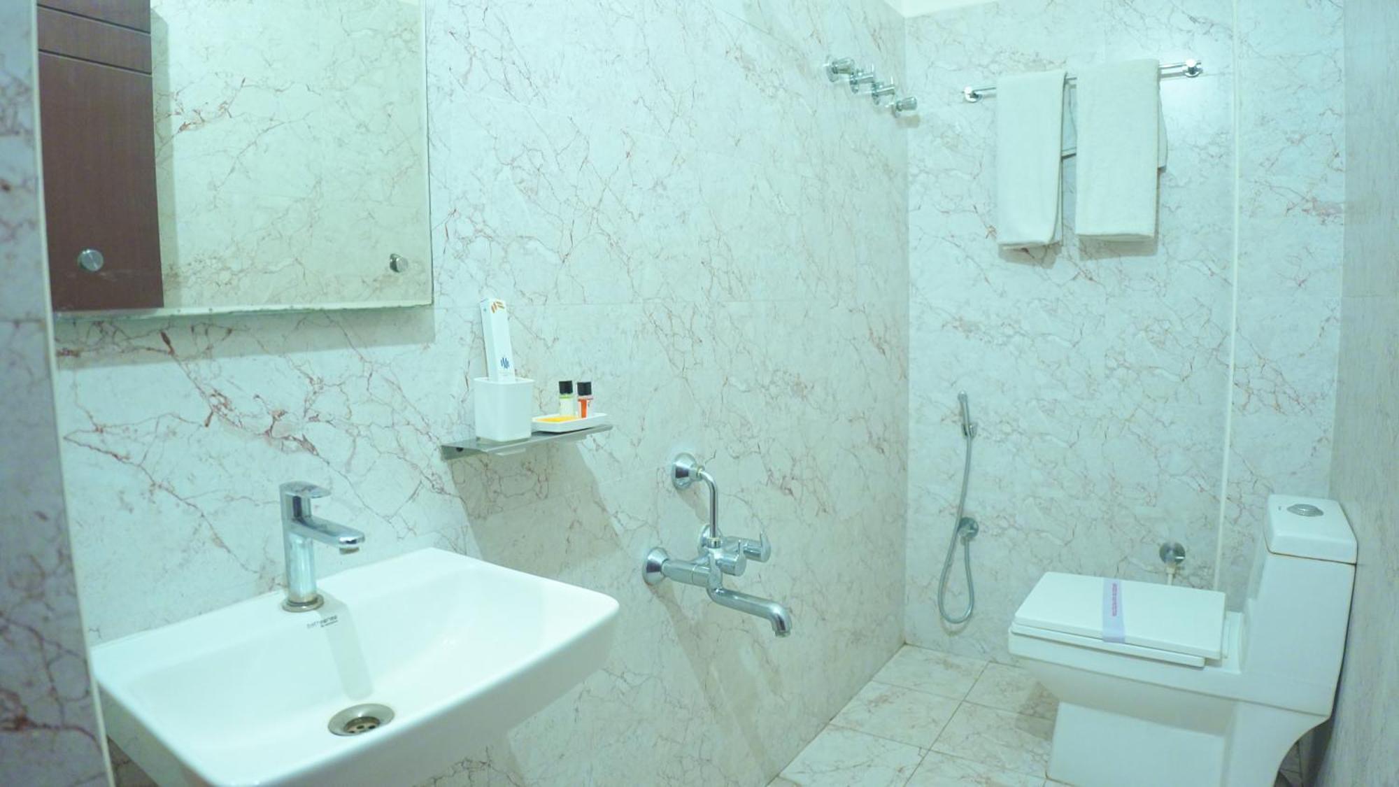 Hotel Mountview Comforts Tirupati Eksteriør bilde